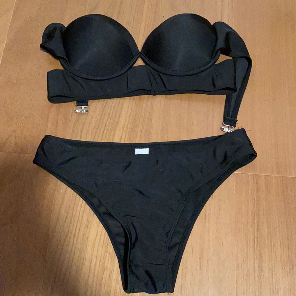 Brand new size small black bikini set.